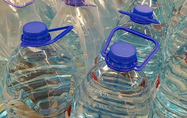 В бакинском поселке питьевую воду разливают из-под крана? – реакция АПБА