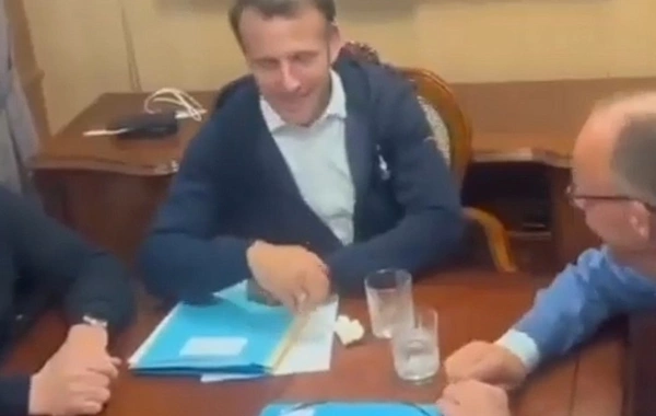 В Елисейском дворце отреагировали на скандальное видео с Макроном