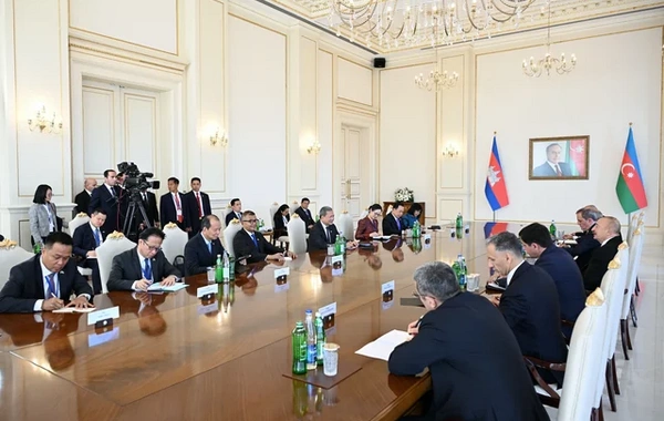 Состоялась встреча Президента Азербайджана с премьер-министром Камбоджи в расширенном составе
