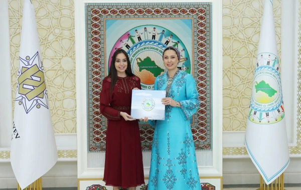 Leyla Əliyeva Arkadağ şəhərində Oğulcahan Atabayeva ilə görüşüb