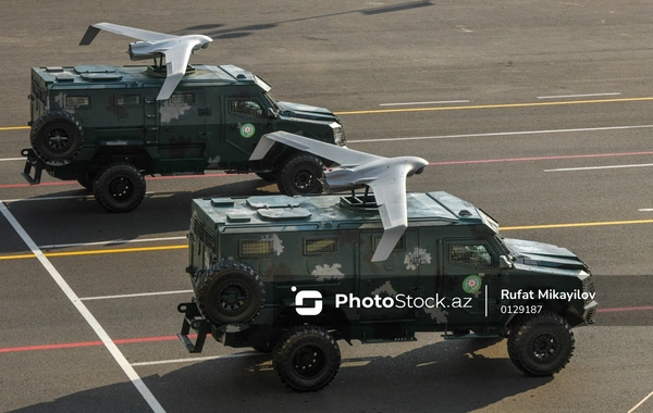 Bakıdakı hərbi paraddan maraqlı FOTOLAR