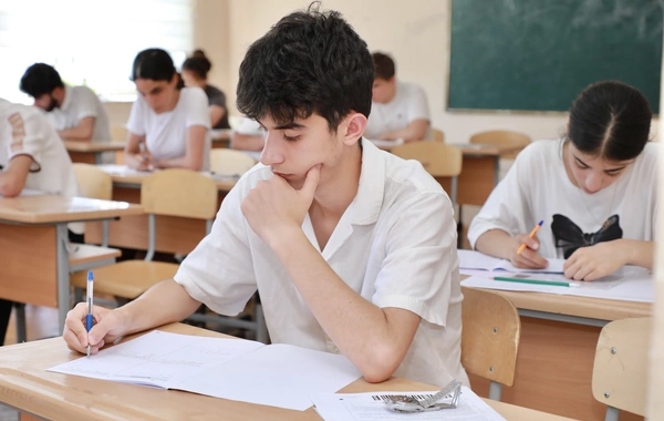 Bu gün abituriyentlər I və IV ixtisas qrupları üzrə imtahan veriblər