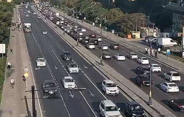 Bakıda 14 istiqamətdə tıxac yaranıb