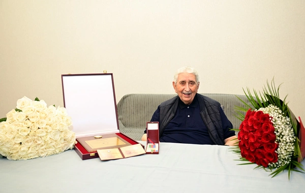 Xalq artisti Arif Babayevə Heydər Əliyev Mükafatı təqdim olunub