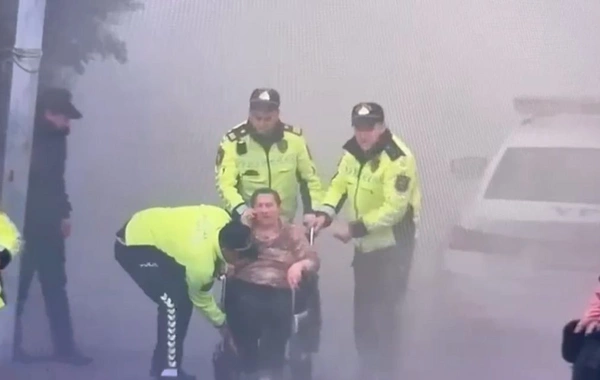 Yanğında çarəsiz qalan qadın xilas edilib