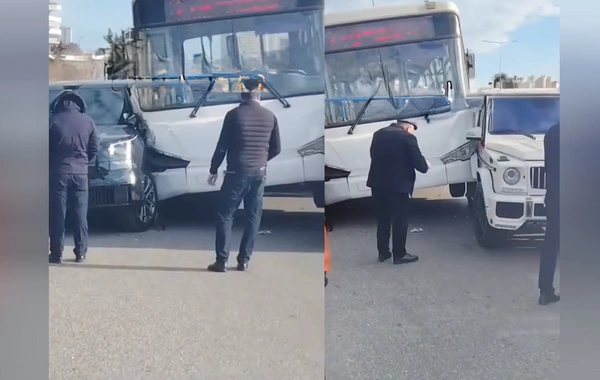 Bakıda qəribə QƏZA - Avtobus Prado və Gelandewagenin arasında SIXIŞDI