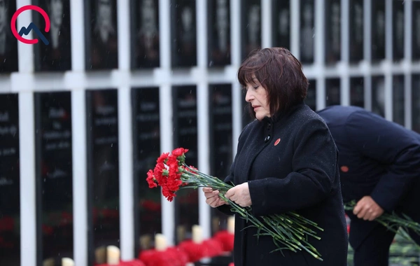 Rəsmilər Şəhidlər xiyabanında