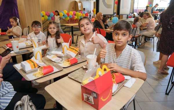 "McDonald"s Azərbaycan" ölkə üzrə şəhid ailələrinin birinci sinif şagirdlərini məktəb ləvazimatları ilə təmin etdi