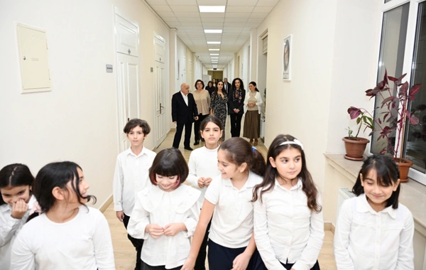 Лейла Алиева посетила Среднюю специальную музыкальную школу имени Бюльбюля