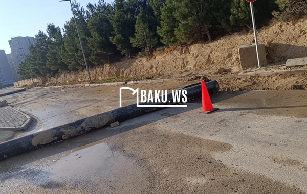 "Mida-2" yaşayış kompleksində su borusu partladı - Ərazini su basdı