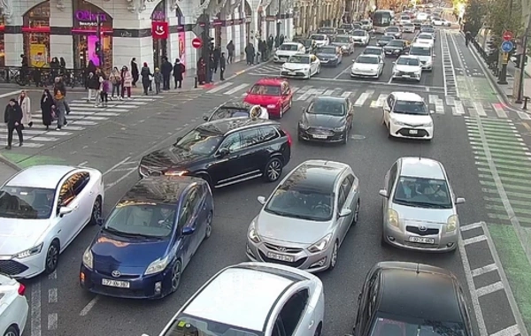 Bakının bir sıra yollarında nəqliyyatın sıxlığı yaranıb