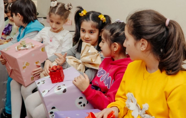 Leyla Əliyeva, Arzu Əliyeva və Alyona Əliyeva "Təmiz Dünya" sığınacağındakı uşaqların bayram sevincinə şərik olublar