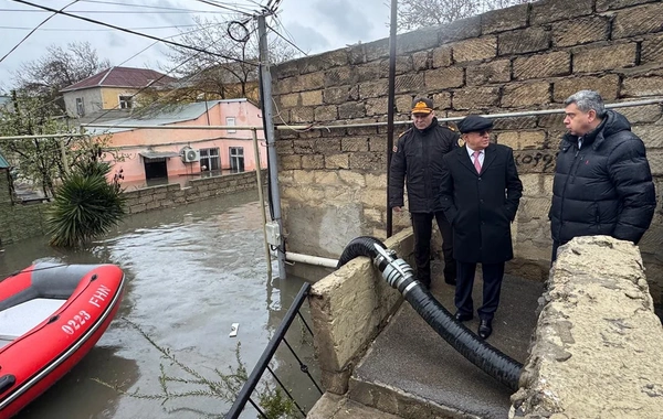 Kəmaləddin Heydərov Keşlədə suyun təsirinə məruz qalmış əraziyə gedib