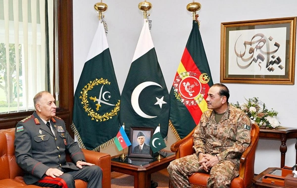 Pakistanın Quru Qoşunları komandanına Azərbaycanın hərbi medalı təqdim edilib