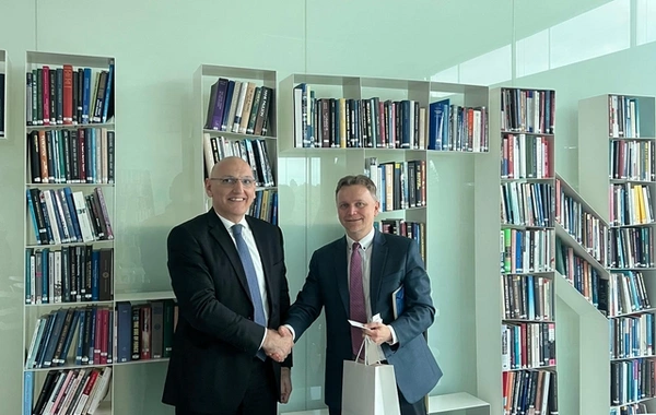 Elçin Əmirbəyov Cenevrədə Azərbaycan-Ermənistan sülh prosesi ilə bağlı jurnalistlərin suallarını cavablandırıb