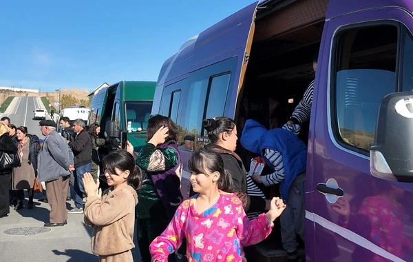 Növbəti köç karvanı Cəbrayılın Horovlu kəndinə çatıb, açarlar təqdim olunub