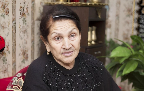 96 yaşlı Xalq artisti qızların oğlan kimi rəqs etməsinə etiraz etdi