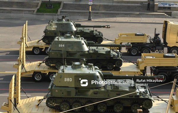 Bakıdakı hərbi paraddan maraqlı FOTOLAR