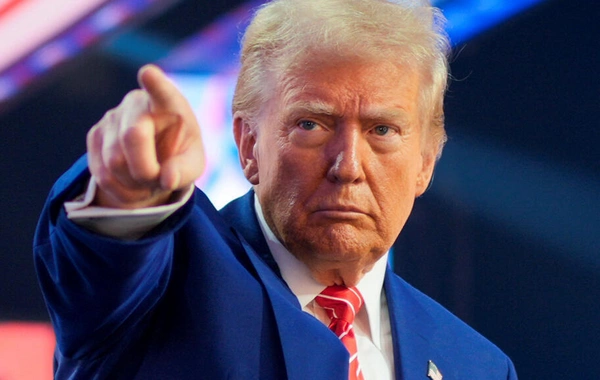 Трамп опубликовал свой портрет на троне