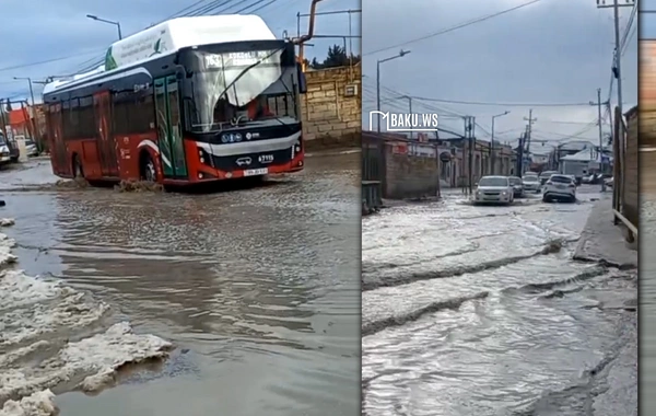 Bakıda bu küçə yağış və qar sularının altında qaldı