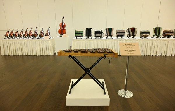 Heydər Əliyev Fondunun dəstəyi ilə alınan musiqi alətlərinin təqdimatı olub Heydər Əliyev Fondunun dəstəyi ilə alınan musiqi alətlərinin təqdimatı olub