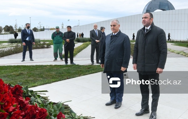 Azərbaycan xalqı Zəfər parkını ziyarət edir