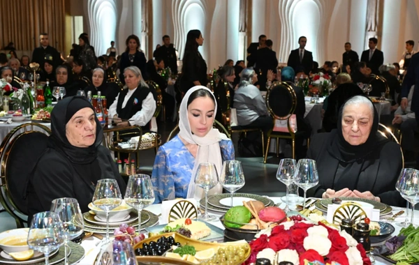 Leyla Əliyeva şəhid ailələri ilə birlikdə iftar süfrəsində iştirak edib