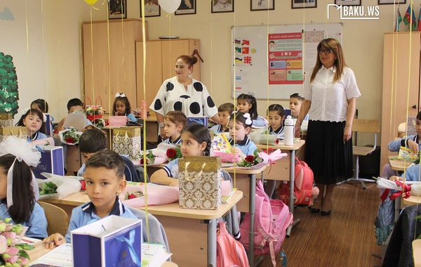 Məktəbin ilk günündən FOTOLAR