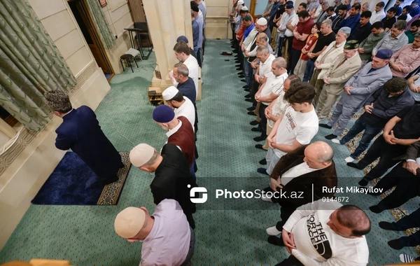 Əjdərbəy məscidində bayram namazı qılındı
