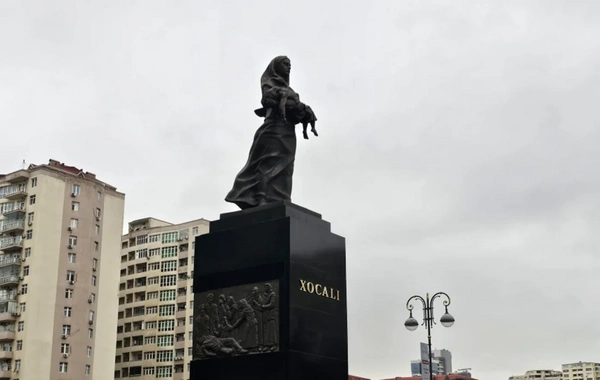 Fövqəladə Hallar Nazirliyinin kollektivi Xocalı soyqırımı abidəsini ziyarət edib