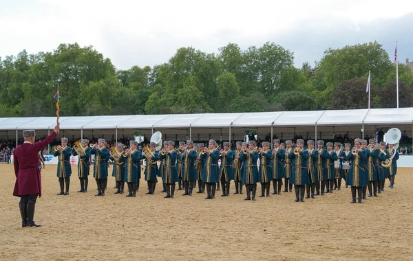 Böyük Britaniya kralı III Çarlz Qarabağ atlarının şousunu izləyib