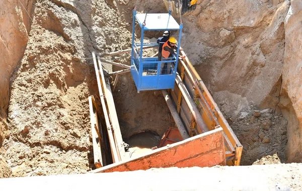 ADSEA: Üzərində evlər tikildiyinə görə çökən kollektorun qəzalı hissəsi dəyişdirilir