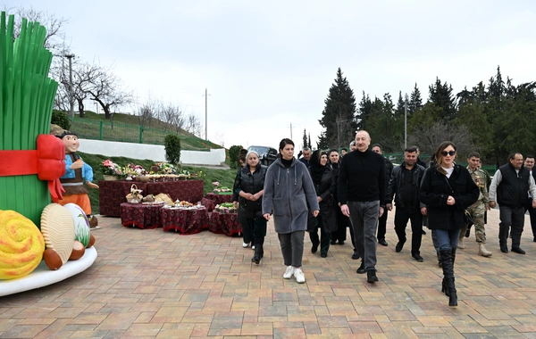 İlham Əliyev Xocavəndin Xanoba kəndində fərdi evlərin və infrastrukturun bərpası sahəsində görülən işlərlə tanış olub