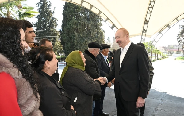 İlham Əliyev Xocavənd şəhər və Xocavənd kənd sakinləri ilə görüşüb