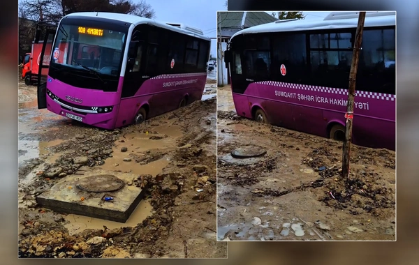Sumqayıtda avtobus və yük maşını yolda batıb qaldı