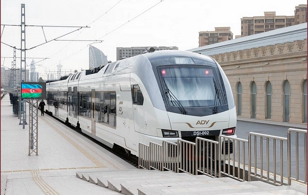 Bakıdan Kürdəmirə rəmzi qatar yola düşüb