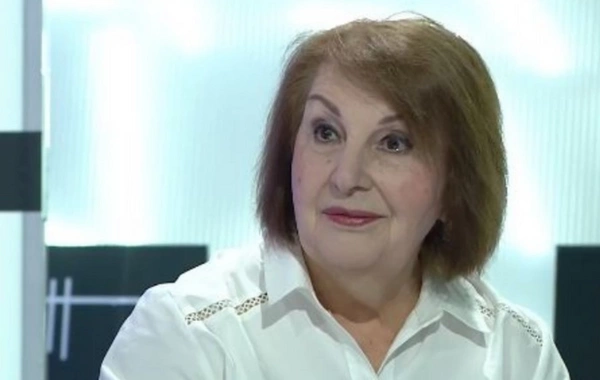 Xalq artisti: Yolda gördüyüm əsgərin cibinə pul qoyuram