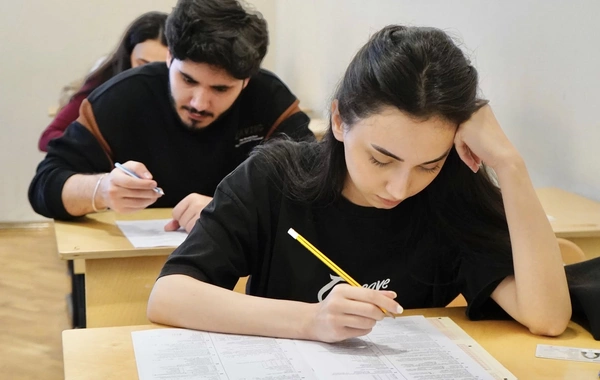 Bu gün 27 mindən çox şagird Azərbaycan dili fənni üzrə imtahan verib