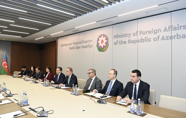 Ceyhun Bayramov ABŞ dövlət katibinin siyasi məsələlər üzrə müavini ilə görüşüb