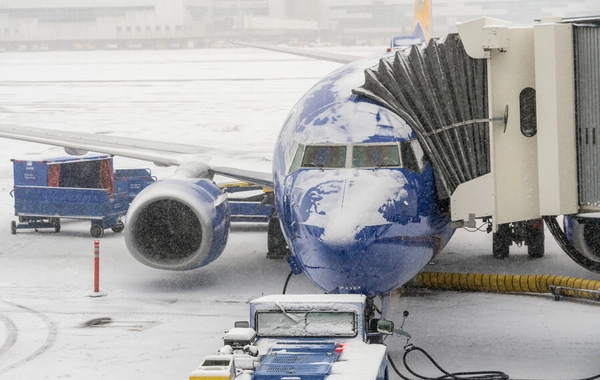 ABŞ-də buz fırtınası səbəbindən 10 min uçuş təxirə salınıb