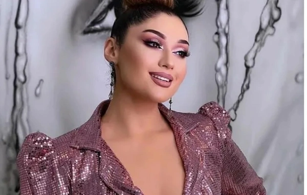 Azərbaycanlı müğənni Şirin çay təqdim etdi