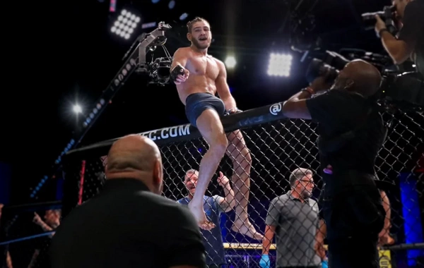 Azərbaycanlı idmançı UFC-də nadir fəndlə QALİB GƏLDİ