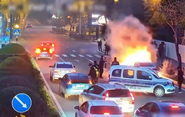 Nəsimi rayonunda avtomobil yanıb - ANBAAN GÖRÜNTÜ