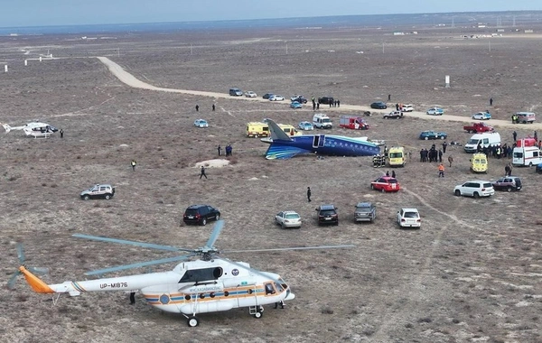 Опубликованы фотографии с места аварийной посадки самолета AZAL