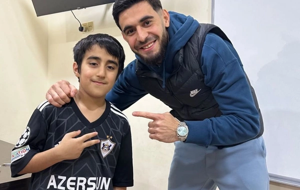 Elvin Cəfərquliyev sığınacaqda "Qarabağ"ın oyununu tək izləyən Əkbərlə görüşüb