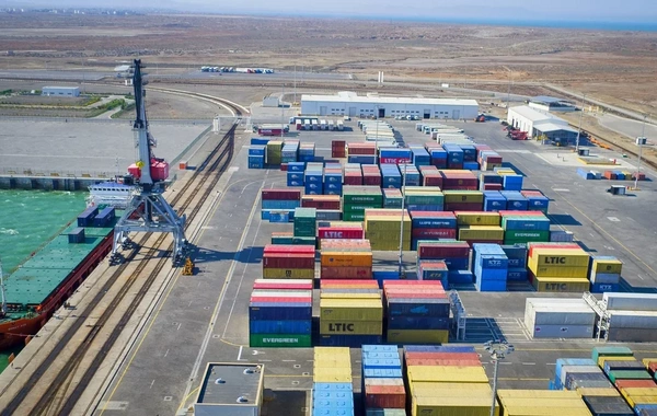 Bakı Limanında 8 ayda 5,5 milyon tondan çox yük aşırılıb