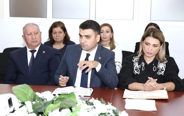 AHİK sədri qurumun Əmək və Sоsial Münasibətlər Akademiyasında tədrisin vəziyyəti ilə maraqlanıb