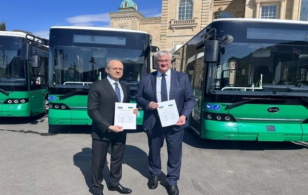 Azərbaycan Ukraynaya humanitar yardım olaraq beş avtobus göndərib