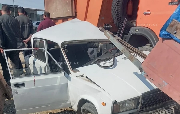 Minik və yük avtomobili toqquşub - Ölən və yaralananlar var