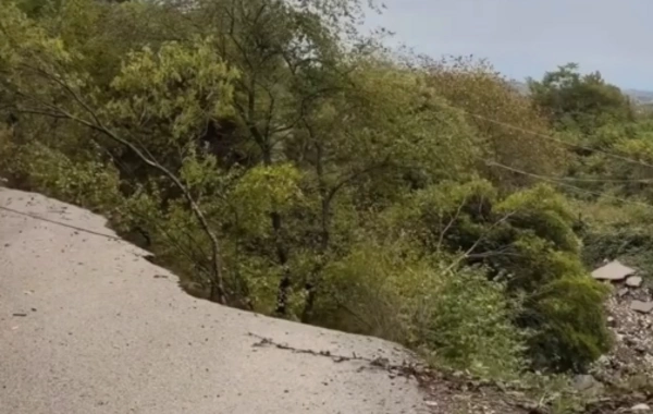 Qubada yol tamamilə çökdü